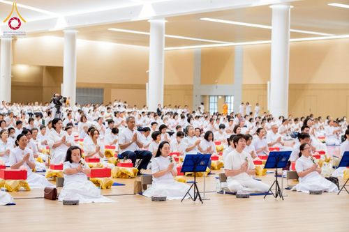 ภาพ No.237838:วันอาทิตย์ที่ 10 สิงหาคม พ.ศ. 2568 พิธีถวายไทยธรรมมุทิตาเปรียญธรรมและบาลีศึกษา ณ ห้องแก้วสารพัดนึก2 วัดพระธรรมกาย ปทุมธานี