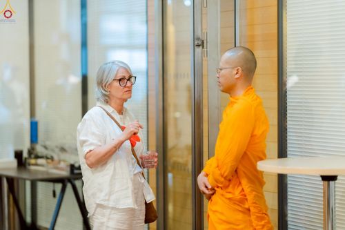 ภาพ No.229360:วันที่ 15 มิถุนายน พ.ศ. 2568 Meditation wisdom talks 2025 โดย พระอาจารย์ไมเคิล วีรธมฺโม และ พระอาจารย์นิค สนฺตจิตฺโต โดยมีผู้เข้าร่วมโครงการ เป็นชาวสวีเดนและชาวยุโรป จำนวน 30 ท่าน  ณ โรงแรม Radissonblu waterfront กรุงสตอกโฮล์ม ประเทศสวีเดน