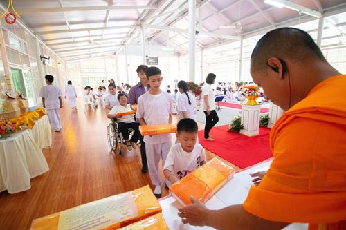 ภาพ No.171350:พิธีทอดกฐินพระนานาชาติเพื่อสร้างทุกสิ่ง  ณ ศูนย์ฝึกอบรมพุทธบุตรนานาชาติ อ.กบินทร์บุรี จ.ปราจีนบุรี วันที่ 27 ตุลาคม พ.ศ. 2567