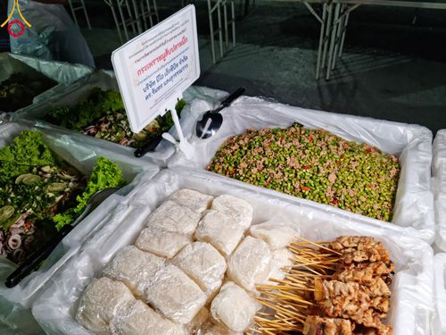 ภาพ No.109005:พิธีถวายภัตตาหารเป็นสังฆทาน แด่คณะพระธรรมยาตราฯ ในโครงการธรรมยาตรากตัญญูบูชา มหาปูชนียาจารย์ พระมงคลเทพมุนี(สด จนฺทสโร) พระผู้ปราบมาร อนุสรณ์สถาน 7 แห่ง ปีที่ 12 วันที่ 9 มกราคม พ.ศ. 2567 ณ อนุสรณ์สถานคลองบางนางแท่น  อ.สามพราน จ.นครปฐม