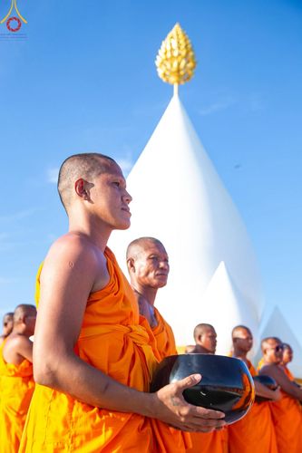 ภาพ No.211922:วันจันทร์ที่ 17 มีนาคม พ.ศ. 2568 พิธีตักบาตรพระกว่า 300 รูป ฉลองพิธีประดิษฐานพระบรมสารีริกธาตุ ณ ปทุมเจดีย์ เจดีย์พระพุทธเจ้า 5 พระองค์ ศูนย์อบรมเยาวชนปัตตานี บ้านโคกดีปลี ตำบลตุยง อำเภอหนองจิก จังหวัดปัตตานี