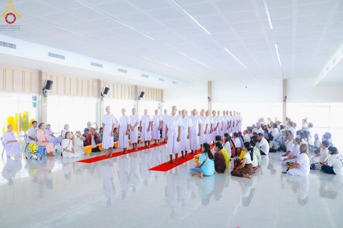 ภาพ No.186462:พิธีตัดปอย ปลงผม เวียนประทักษิณ  มอบบาตรผ้าไตร ขอขมาผู้ปกครอง และพิธีบรรพชาอุปสมบท  โครงการอุปสมบทหมู่บูชาธรรมมหาปูชนียาจารย์  ประจำปี 2567 ณ ศูนย์ปฏิบัติธรรมภาคใต้และวัดคงคาเลียบ อ.บางกล่ำ จ.สงขลา วันอาทิตย์ที่ 8 ธันวาคม พ.ศ. 2567