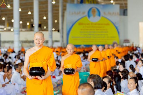 ภาพ No.227875:วันอาทิตย์ที่ 1 มิถุนายน พ.ศ. 2568 พิธีตักบาตร , พิธีบูชาข้าวพระ ณ วัดพระธรรมกาย จ.ปทุมธานี