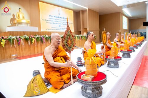 ภาพ No.208790:พระบาทสมเด็จพระเจ้าอยู่หัวทรงพระกรุณาโปรดเกล้าฯ พระราชทานภัตตาหารพระราชทาน แด่พระภิกษุ สามเณร ในการสอบบาลีสนามหลวง ณ วัดพระธรรมกาย วันที่ 22 กุมภาพันธ์ พ.ศ. 2568 ณ วัดพระธรรมกาย อำเภอคลองหลวง จังหวัดปทุมธานี