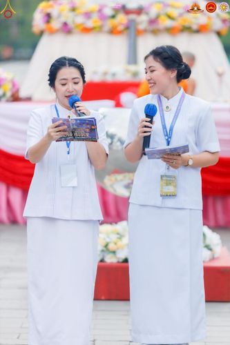 ภาพ No.224483:วันจันทร์ที่ 12 พฤษภาคม พ.ศ. 2568  ชาวพุทธในอินโดนีเซีย ร่วมฉลองวิสาขบูชาจุดประทีปกว่า 200,000 ดวง ณ พระมหาเจดีย์บรมพุทโธ  เจริญพุทธมนต์ถวาย “พระวชิรเกล้าเจ้าอยู่หัว”