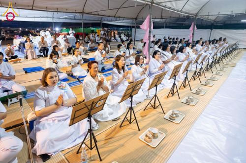 ภาพ No.200205:พิธีถวายภัตตาหารเป็นสังฆทาน แด่พระธรรมยาตรา ณ อนุสรณ์สถานบางปลา วัดบางปลา อำเภอบางเลน จังหวัดนครปฐม ในโครงการธรรมยาตรา กตัญญูบูชา มหาปูชนียาจารย์ พระมงคลเทพมุนี(สด จนฺทสโร) พระผู้ปราบมาร อนุสรณ์สถาน 7 แห่ง ปีที่ 13 วันที่ 23 มกราคม พ.ศ. 2568