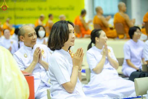 ภาพ No.147058:พิธีมุทิตาสักการะพระภิกษุ ผู้สอบได้เปรียญธรรม 9 ประโยคระดับโลกปีที่ 36, พิธีมอบโล่เกียรติยศและทุนการศึกษา สำนักเรียนบาลีดีเด่นทั่วประเทศ, พิธีถวายมหาสังฆทานคณะสงฆ์ 2,000 กว่าวัด ทั่วประเทศ ปีที่ 24, พิธีถวายไทยธรรมคณะสงฆ์ 323 วัด 4 จังหวัดชายแดนภาคใต้