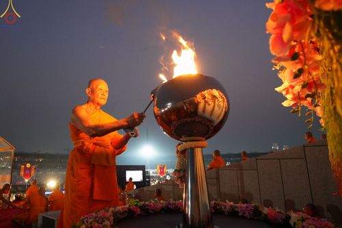 ภาพ No.77199:พิธีจุดมาฆประทีป ในวันมาฆบูชา อาทิตย์ต้นเดือนที่ 6 มีนาคม พ.ศ. 2566 ณ วัดพระธรรมกาย อ.คลองหลวง จ.ปทุมธานี