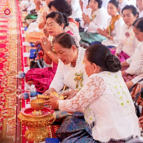 ภาพ No.145510:ศูนย์ปฎิบัติธรรมนครวัด ร่วมกับสำนักงานเจ้าคณะจังหวัดไพลิน ถวายเทียนพรรษา มหาสังฆทานครั้งยิ่งใหญ่ เชื่อมสัมพันธ์ ไทย-กัมพูชา 80 วัด บูชาธรรมธรรมหลวงพ่อธัมมชโย ณ วัดโพธิมาราม จ.ไพลิน ประเทศกัมพูชา วันพุธที่ 17 กรกฎาคม พ.ศ. 2567