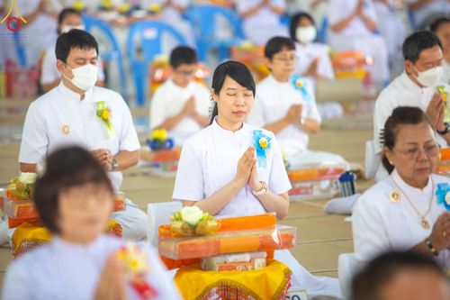 ภาพ No.205687:พิธีสวดพระพุทธมนต์ และถวายภัตตาหารเมนูสวรรค์แด่พระภิกษุ สามเณร วันจันทร์ที่ 3 กุมภาพันธ์ พ.ศ. 2568 ณ หอฉันคุณยายอาจารย์ฯ วัดพระธรรมกาย