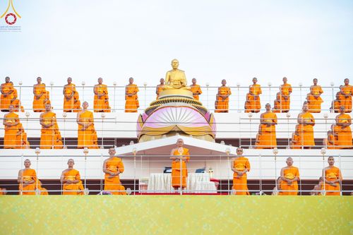 ภาพ No.201576:พิธีจุดประทีปถวายเป็นพุทธบูชา และบูชาธรรมมหาปูชนียาจารย์ ณ อาคารธรรมยาตรา กตัญญูบูชามหาปูชนียาจารย์ ตรงข้ามวัดปากน้ำภาษีเจริญ จ.กรุงเทพมหานคร ในโครงการธรรมยาตรา กตัญญูบูชา มหาปูชนียาจารย์ พระมงคลเทพมุนี(สด จนฺทสโร) พระผู้ปราบมาร อนุสรณ์สถาน 7 แห่ง