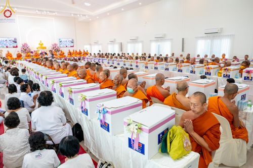 พิธีเจริญพระพุทธมนต์ ปฏิบัติธรรม มอบทุนการศึกษา ถวายสังฆทาน 140 วัด ณ ศุนย์ปฏิบัติธรรมพระมงคลเทพมุนี อ.สองพี่น้อง จ.สุพรรณบุรี วันเสาร์ที่ 6 มกราคม พ.ศ. 2567