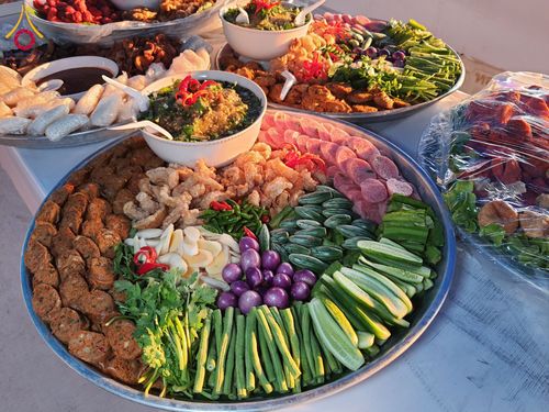 ภาพ No.200873:พิธีถวายภัตตาหารเป็นสังฆทาน แด่พระธรรมยาตรา ณ อนุสรณ์สถานบางปลา วัดบางปลา อำเภอบางเลน จังหวัดนครปฐม ในโครงการธรรมยาตรา กตัญญูบูชา มหาปูชนียาจารย์ พระมงคลเทพมุนี(สด จนฺทสโร) พระผู้ปราบมาร อนุสรณ์สถาน 7 แห่ง ปีที่ 13 วันที่ 24 มกราคม พ.ศ. 2568