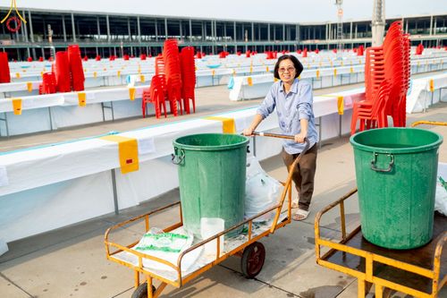 ภาพ No.218387:วันที่ 14-15 เมษายน พ.ศ. 2568 การเตรียมงานเครื่องเสียง , การเตรียมงานติดผ้ารับประเคน , การเตรียมงานเครื่องนอนพระสังฆาธิการ , การเตรียมงานจุดนั่งสาธุชน , การเตรียมงานถุงน้ำถ่วงน้ำหนักโต๊ะ , การเตรียมงานภาชนะฉันภัตตาหาร เพื่องานวันคุ้มครองโลก 22 เมษายน พ.ศ