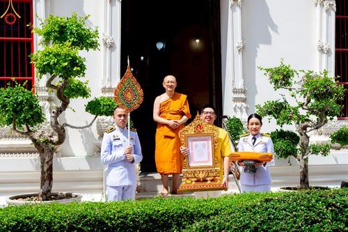 ภาพ No.214777:พิธีต้อนรับสัญญาบัตร พัดยศ พระราชวิเทศวชิรเวที (บัณฑิต วรปญฺโญ) เจ้าอาวาสวัดพระธรรมกายสกอตแลนด์ สหราชอาณาจักร ผู้ช่วยเจ้าอาวาสวัดพระธรรมกาย ณ อุโบสถพระไตรปิฏก วัดพระธรรมกาย