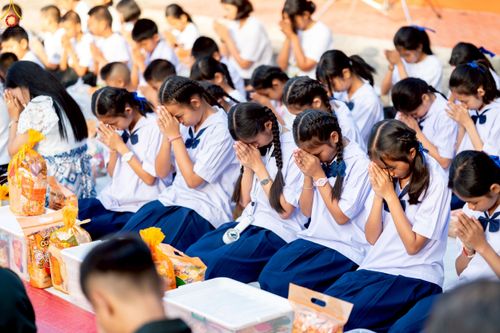 ภาพ No.234386:วันพฤหัสบดีที่ 24 กรกฎาคม พ.ศ. 2568 พิธีถวายสังฆทานแก่คณะสงฆ์ 323 วัด , พิธีมอบกองทุนหนุนแรงใจช่วยครูใต้ , พิธีทำบุญส่วนกุศลแด่ผู้วายชนม์ ในเหตุการณ์ความไม่สงบ 4 จังหวัด ชายแดนภาคใต้ (ปัตตานี , ยะลา , นราธิวาส , สงขลา) ปีที่ 21 ครั้งที่ 179 ณ วัดเวฬุวัน 