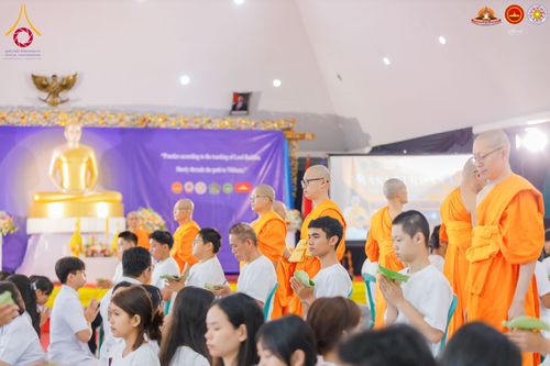 ภาพ No.284472:วันพุธที่ 17  ธันวาคม พ.ศ.2568  พิธีปลงผมนาคธรรมทายาท  โครงการบรรพชาสามเณรและบวชอุบาสิกาแก้ว  ณ วิทยาลัยศรีวิจายา (Sekolah Tinggi Agama Buddha Negeri Sriwijaya) เมืองตังเกอรัง จังหวัดบันเตน ประเทศอินโดนีเซีย