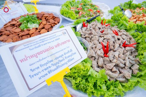 ภาพ No.292320:วันที่ 11 มกราคม พ.ศ. 2569 พิธีถวายภัตตาหารเป็นสังฆทาน แด่พระธรรมยาตรา ในโครงการธรรมยาตรา กตัญญูบูชา มหาปูชนียาจารย์ พระมงคลเทพมุนี(สด จนฺทสโร) พระผู้ปราบมาร อนุสรณ์สถาน 7 แห่ง ปีที่ 14 ณ  อนุสรณ์สถานลำดับที่ 2  สถานที่ตั้งมโนปณิธานบวชตลอดชีวิต อนุสรณ์สถ