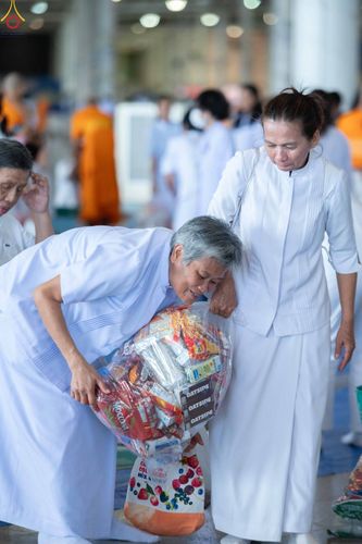 ภาพ No.345465:วันพฤหัสบดีที่ 27 สิงหาคม พ.ศ.2569 พิธีตักบาตรในวันธรรมชัย ณ สภาธรรมกายสากล วัดพระธรรมกาย ปทุมธานี