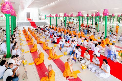 ภาพ No.350896:วันที่ 19 กันยายน พ.ศ.2569 พิธีบรรพชาอุปสมบท โครงการอุปสมบทหมู่บูชาธรรม ครบรอบ 109 ปี วันครูผู้ค้นพบวิชชาธรรมกาย ณ โบสถ์พระไตรปิฏก วัดพระธรรมกาย