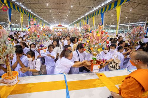 ภาพ No.92393:พิธีทอดกฐินธรรมชัยเพื่อสร้างอาคาร 115 ปี คุณยายอาจารย์มหารัตนอุบาสิกาจันทร์ ขนนกยูง อาทิตย์ต้นเดือนที่ 5 พฤศจิกายน พ.ศ. 2566 ณ วัดพระธรรมกาย จ.ปทุมธานี