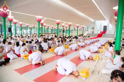 ภาพ No.298174:วันเสาร์ที่ 17 มกราคม พ.ศ. 2569 พิธีบรรพชาอุปสมบท โครงการอุปสมบทหมู่ บูชาธรรมครบ 117 ปี คุณยายอาจารย์มหารัตนอุบาสิกาจันทร์ ขนนกยูง  ณ อุโบสถพระไตรปิฎก วัดพระธรรมกาย