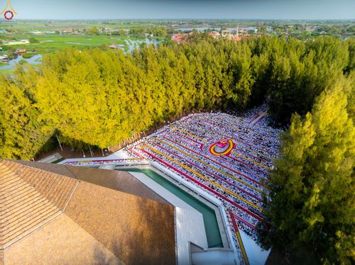 ภาพ No.287875:วันที่ 3 มกราคม พ.ศ. 2569 พิธีต้อนรับพระธรรมยาตรา ครั้งที่ 2 (ภาพชุดที่ 2) ในโครงการธรรมยาตรา กตัญญูบูชา มหาปูชนียาจารย์ พระมงคลเทพมุนี(สด จนฺทสโร) พระผู้ปราบมาร อนุสรณ์สถาน 7 แห่ง ปีที่ 14 ณ อนุสรณ์สถานมหาวิหารพระมงคลเทพมุนี (โลตัสแลนด์) อ.สองพี่น้อง จ.