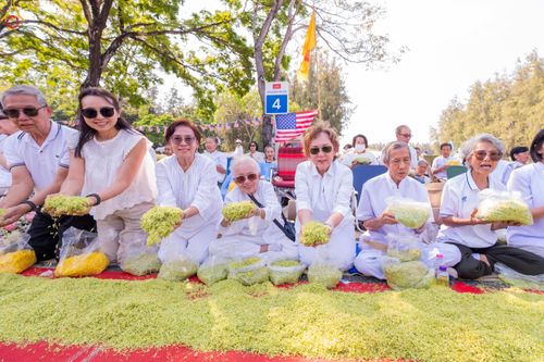 ภาพ No.304031:วันที่ 25 มกราคม พ.ศ. 2569 พิธีต้อนรับพระธรรมยาตรา  รร.สามัคคีราษฏร์บำรุง-วัดพระธรรมกาย ในโครงการธรรมยาตรา กตัญญูบูชา มหาปูชนียาจารย์ พระมงคลเทพมุนี(สด จนฺทสโร) พระผู้ปราบมาร อนุสรณ์สถาน 7 แห่ง ปีที่ 14