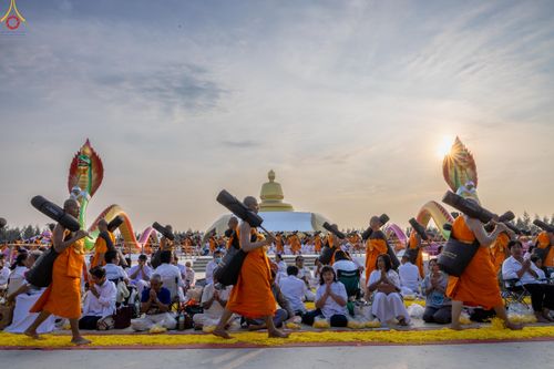 ภาพ No.299554:วันที่ 18 มกราคม พ.ศ. 2569 พิธีต้อนรับพระธรรมยาตรา (ภาพชุดที่ 2) ณ อนุสรณ์สถานลำดับที่ 5  สถานที่เผยแผ่วิชชาธรรมกายครั้งแรก อนุสรณ์สถานบางปลา วัดบางปลา อำเภอบางเลน จังหวัดนครปฐม ในโครงการธรรมยาตรา กตัญญูบูชา มหาปูชนียาจารย์ พระมงคลเทพมุนี(สด จนฺทสโร) พระ