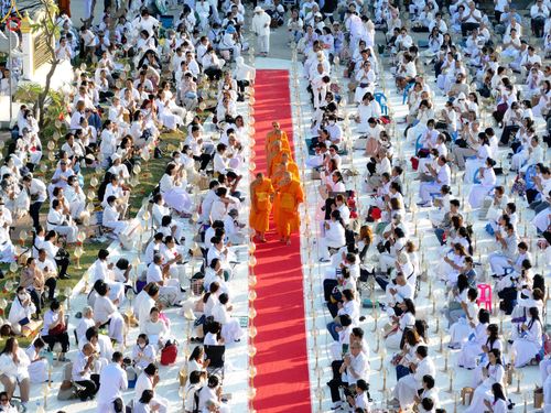 ภาพ No.293834:วันที่ 14 มกราคม พ.ศ. 2569 พิธีจุดประทีปถวายเป็นพุทธบูชา และบูชาธรรมมหาปูชนียาจารย์  ณ วัดสองพี่น้อง ต.ต้นตาล อ.สองพี่น้อง จ.สุพรรณบุรี ในโครงการธรรมยาตรา กตัญญูบูชา มหาปูชนียาจารย์ พระมงคลเทพมุนี(สด จนฺทสโร) พระผู้ปราบมาร อนุสรณ์สถาน 7 แห่ง ปีที่ 14