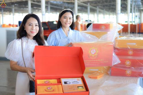 ภาพ No.322018:วันที่ 12 -13 เมษายน พ.ศ.2569 การเตรียมกล่องไทยธรรม + การขนย้ายเก้าอี้ เพื่องานถวายมหาสังฆทาน 40,000 กว่าวัดทั่วประเทศ วันคุ้มครองโลก 22 เมษายน พ.ศ.2569 วัดพระธรรมกาย