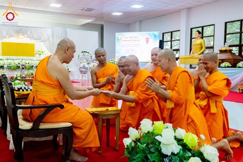 ภาพ No.314406:วันพฤหัสบดีที่ 19 มีนาคม พ.ศ. 2569 พิธีบำเพ็ญกุศล คุณพ่อณรงค์ จินตมากุล โยมบิดา พระครูปลัดรัตนวีรวัฒน์ (รังสฤษดิ์ อิทฺธิจินตโก) ที่ปรึกษาเจ้าคณะจังหวัดปทุมธานี เจ้าอาวาสวัดพระธรรมกาย  ณ ห้องปลูกศรัทธา 2 วัดพระธรรมกาย ปทุมธานี