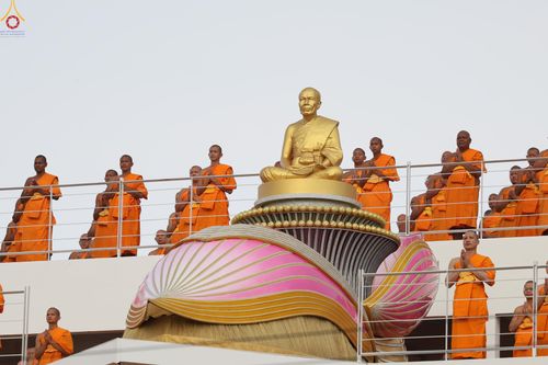 ภาพ No.300038:วันที่ 22 มกราคม พ.ศ.2569 พระธรรมยาตราปฏิบัติธรรม และถ่ายภาพหมู่ประวัติศาสตร์ ณ อาคารธรรมยาตรา กตัญญูบูชามหาปูชนียาจารย์  ตรงข้ามวัดปากน้ำภาษีเจริญ จ.กรุงเทพมหานคร ในโครงการธรรมยาตรา กตัญญูบูชา มหาปูชนียาจารย์ พระมงคลเทพมุนี(สด จนฺทสโร) พระผู้ปราบมาร อนุ