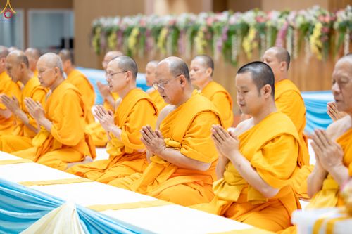 ภาพ No.280515:วันที่ 28 ธันวาคม พ.ศ.2568 พิธีถวายอุปกรณ์ทำความสะอาด ณ ห้องแก้วสารพัดนึก วัดพระธรรมกาย