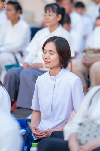 ภาพ No.297122:วันที่ 17 มกราคม พ.ศ. 2569 พิธีจุดประทีปถวายเป็นพุทธบูชา และบูชาธรรมมหาปูชนียาจารย์ (ภาพชุดที่ 2) ณ วัดโบสถ์บน ต.บางคูเวียง จ.นนทบุรี อนุสรณ์สถานลำดับที่ 4 สถานที่เกิดด้วยกายธรรม ในโครงการธรรมยาตรา กตัญญูบูชา มหาปูชนียาจารย์ พระมงคลเทพมุนี(สด จนฺทสโร) พร