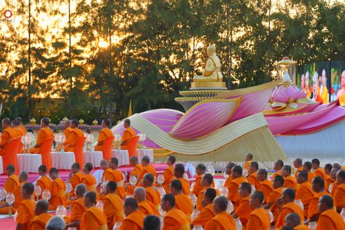 ภาพ No.291981:วันที่ 10 มกราคม พ.ศ. 2569 พิธีจุดประทีปถวายเป็นพุทธบูชา และบูชาธรรมมหาปูชนียาจารย์  ณ อนุสรณ์สถานคลองบางนางแท่น อ.สามพราน จ.นครปฐม ในโครงการธรรมยาตรา กตัญญูบูชา มหาปูชนียาจารย์ พระมงคลเทพมุนี(สด จนฺทสโร) พระผู้ปราบมาร อนุสรณ์สถาน 7 แห่ง ปีที่ 14