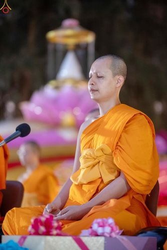 ภาพ No.289175:วันที่ 7 มกราคม พ.ศ. 2569 พิธีตักบาตรพระธรรมยาตรา ณ อนุสรณ์สถานลำดับที่ 1 สถานที่เกิดด้วยรูปกายเนื้อ อนุสรณ์สถานมหาวิหารพระมงคลเทพมุนี (โลตัสแลนด์) อ.สองพี่น้อง จ.สุพรรณบุรี ในโครงการธรรมยาตรา กตัญญูบูชา มหาปูชนียาจารย์ พระมงคลเทพมุนี(สด จนฺทสโร) พระผู้ป
