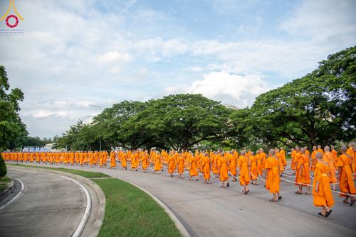 ภาพ No.89103:พิธีอัญเชิญรูปหล่อทองคำ  คุณยายอาจารย์มหารัตนอุบาสิกาจันทร์ ขนนกยูง เพื่อประดิษฐาน ณ มหาวิหารคุณยายอาจารย์ฯ เนื่องในวันครูผู้ค้นพบวิชชาธรรมกาย วันศุกร์ที่ 29 กันยายน พ.ศ. 2566