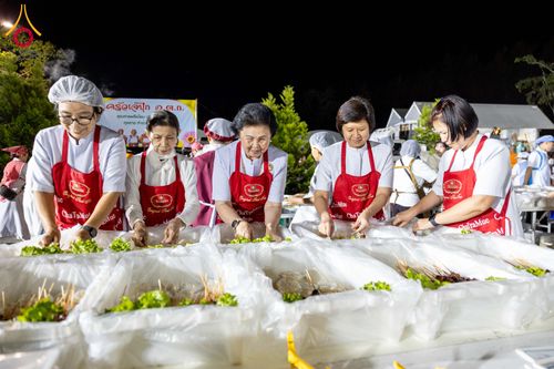 ภาพ No.289497:วันที่ 7 มกราคม พ.ศ. 2569 พิธีถวายภัตตาหารเป็นสังฆทาน แด่พระธรรมยาตรา ในโครงการธรรมยาตรา กตัญญูบูชา มหาปูชนียาจารย์ พระมงคลเทพมุนี(สด จนฺทสโร) พระผู้ปราบมาร อนุสรณ์สถาน 7 แห่ง ปีที่ 14 ณ อนุสรณ์สถานมหาวิหารพระมงคลเทพมุนี (โลตัสแลนด์) อ.สองพี่น้อง จ.สุพรร