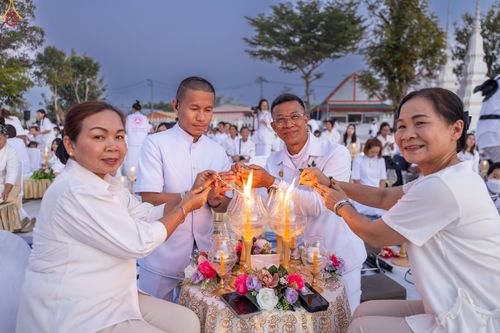 ภาพ No.294051:วันที่ 13 มกราคม พ.ศ. 2569 พิธีจุดประทีปถวายเป็นพุทธบูชา และบูชาธรรมมหาปูชนียาจารย์  (ภาพชุดที่ 2) ณ วัดสองพี่น้อง ต.ต้นตาล อ.สองพี่น้อง จ.สุพรรณบุรี ในโครงการธรรมยาตรา กตัญญูบูชา มหาปูชนียาจารย์ พระมงคลเทพมุนี(สด จนฺทสโร) พระผู้ปราบมาร อนุสรณ์สถาน 7 แห่