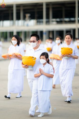 ภาพ No.84090:พิธีเวียนประทักษิณ พิธีวันทาเจดีย์ พิธีขอขมา และมอบผ้าไตร  ในโครงการบรรพชาอุปสมบทหมู่ธรรมทายาทรุ่นเข้าพรรษา และโครงการบรรพชาสามเณรโรงเรียนนานาชาติ รุ่นที่12 ในวันเสาร์ที่ 22 กรกฎาคม พ.ศ. 2566