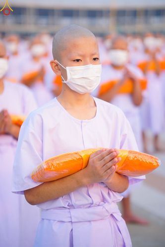 ภาพ No.79745:พิธีเวียนประทักษิณ ณ พระมหาธรรมกายเจดีย์ และพิธีวันทาเจดีย์ ในโครงการบรรพชาสามเณรฟื้นฟูพระพุทธศาสนาทั่วไทย วันเสาร์ที่ 8 เมษายน พ.ศ.2566