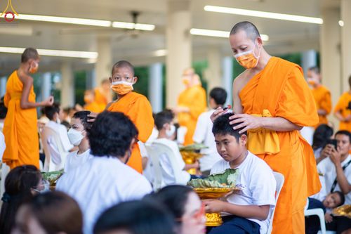 ภาพ No.78508:พิธีตัดปอยผม โครงการหน่อแก้วเปรียญธรรมรุ่นที่ 11  วันที่ 26 มีนาคม พ.ศ.2566  ณ หมู่กุฏิสามเณร อาคารค่ายจองแชมป์ วัดพระธรรมกาย