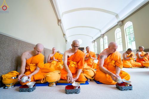 ภาพ No.83899:พิธีเวียนประทักษิณ,พิธีบรรพชาและพิธีอุปสมบทหมู่ ในโครงการอบรมพระธรรมทายาทในทวีปยุโรป  รุ่นที่ 9 วันอาทิตย์ที่ 16 กรกฎาคม พ.ศ. 2566 ณ วัดพระธรรมกายเบเนลักซ์  ประเทศเบลเยียม