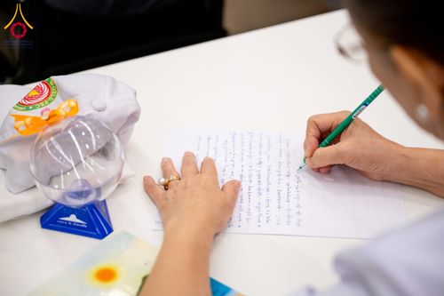 ภาพ No.313128:วันที่ 4 มีนาคม พ.ศ. 2559 หลวงพ่อทัตตชีโว รองเจ้าอาวาสวัดพระธรรมกาย ได้เมตตาถวายการต้อนรับปฏิสันถารพระอาคันตุกะจาก 19 ประเทศ ที่เดินทางมาร่วมงานวันมาฆบูชา ณ วัดพระธรรมกาย