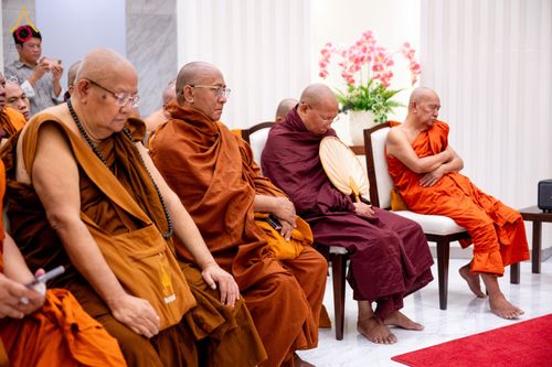 ภาพ No.325541:วันที่ 23 เมษายน พ.ศ.2569 หลวงพ่อทัตตชีโว รองเจ้าอาวาสวัดพระธรรมกาย ถวายการต้อนรับและปฏิสันถารคณะสงฆ์เมียนมาร์และเนปาล