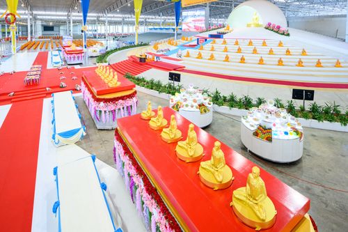 ภาพ No.78878:พิธีตักบาตร ข้าวสารอาหารแห้ง พิธีบูชาข้าวพระ ในวันอาทิตย์ต้นเดือนที่ 2 เมษายน พ.ศ. 2566