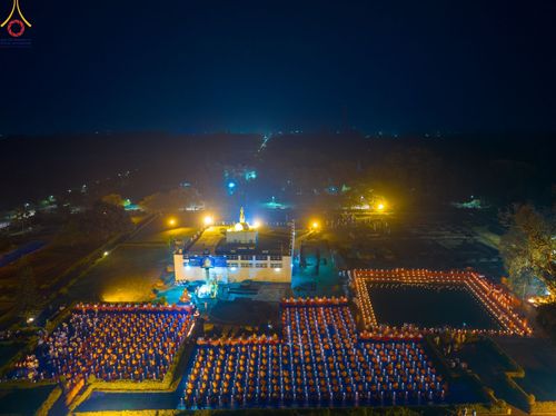 ภาพ No.78222:พิธีจุดประทีปและเวียนประทักษิณถวายเป็นพุทธบูชา ในโครงการบรรพชาสามเณรหมู่ ณ ลุมพินีวัน ประเทศเนปาล  วันที่ 16 มีนาคม พ.ศ. 2566