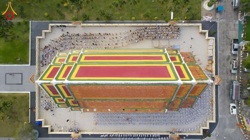 ภาพ No.278533:วันอาทิตย์ที่ 14 ธันวาคม พ.ศ.2568  พิธีเวียนประทักษิณ พิธีวันทาสีมาพระประธาน โครงการบวชบูชาธรรมมหาปูชนียาจารย์ ของศูนย์ปฏิบัติธรรมบุรีรัมย์ ณ วัดกลาง พระอารามหลวง จังหวัดบุรีรัมย์