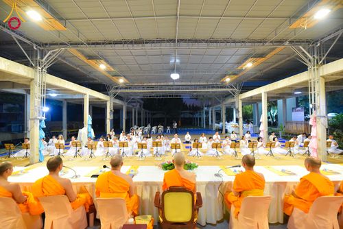 ภาพ No.292549:วันที่ 12 มกราคม พ.ศ. 2569 พิธีถวายภัตตาหารเป็นสังฆทาน แด่พระธรรมยาตรา ณ อนุสรณ์สถานมหาวิหารพระมงคลเทพมุนี (โลตัสแลนด์) อ.สองพี่น้อง จ.สุพรรณบุรี ในโครงการธรรมยาตรา กตัญญูบูชา มหาปูชนียาจารย์ พระมงคลเทพมุนี(สด จนฺทสโร) พระผู้ปราบมาร อนุสรณ์สถาน 7 แห่ง ปี